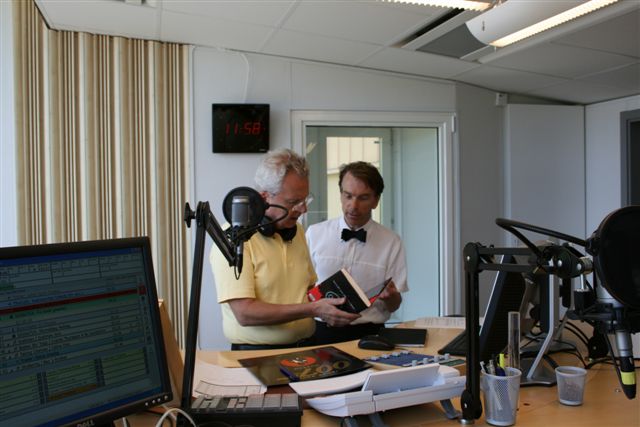 Radio Kalmar 29 maj  Bengt Grafström intervjuar Gunnar Schäfer om boken "I djävulens tjänst" av Sebastian Falk eller "Devil may Care"