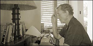 Ian Fleming writing his novells in Jamaica Goldeneye 1953