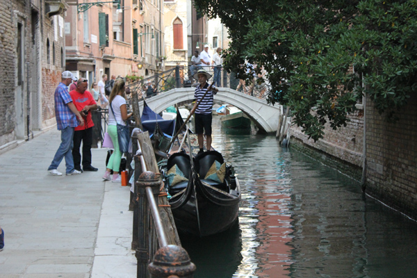 Worlds and Sweden's first gondola from Venice to James Bond Museum