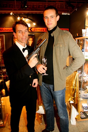  James Bond (Gunnar Schäfer)  och Fredrik Wndurp  från  James Bond museet på Berns salonger i Stockholm 20071012    http://www.stureplan.se/articles/5936/   foto karina@stureplan.se Karina Ljungdahl 