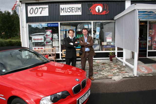 Dr Stijn  and Gunnar Bond  James Schäfer in The James Bond 007 museum