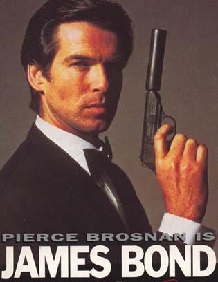 Pierce Brosnan som James Bond med Walter PPK 7,62 mm