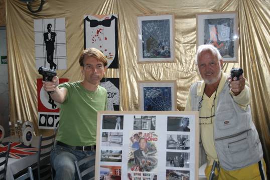 Gunnar Bond James Schäfer tillsammans med Iwan Morelius. Här i James Bond 007 museet i Nybro.