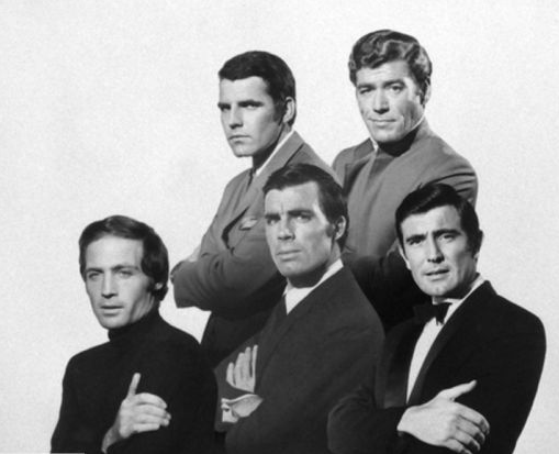 de fem sista 007 utmanare: John Richardson, Anthony Rogers, Robert Campbell, Hans de Vries och George Lazenby (vinnaren, James Bond # 2).