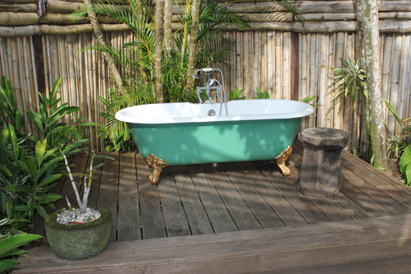 Ian Flemings bathtub  Goldeneye villa