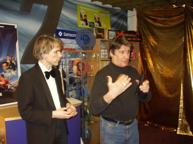  LICENCE TO KILL 1989 Lars Lundgren with James Bond Gunnar Schfer in The James Bond 007 Museum Nybro Sweden